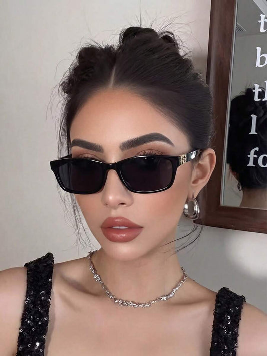 SHEIN نظارة شمس مربعة بإطار من البلاستيك بلون أسود كلاسيك