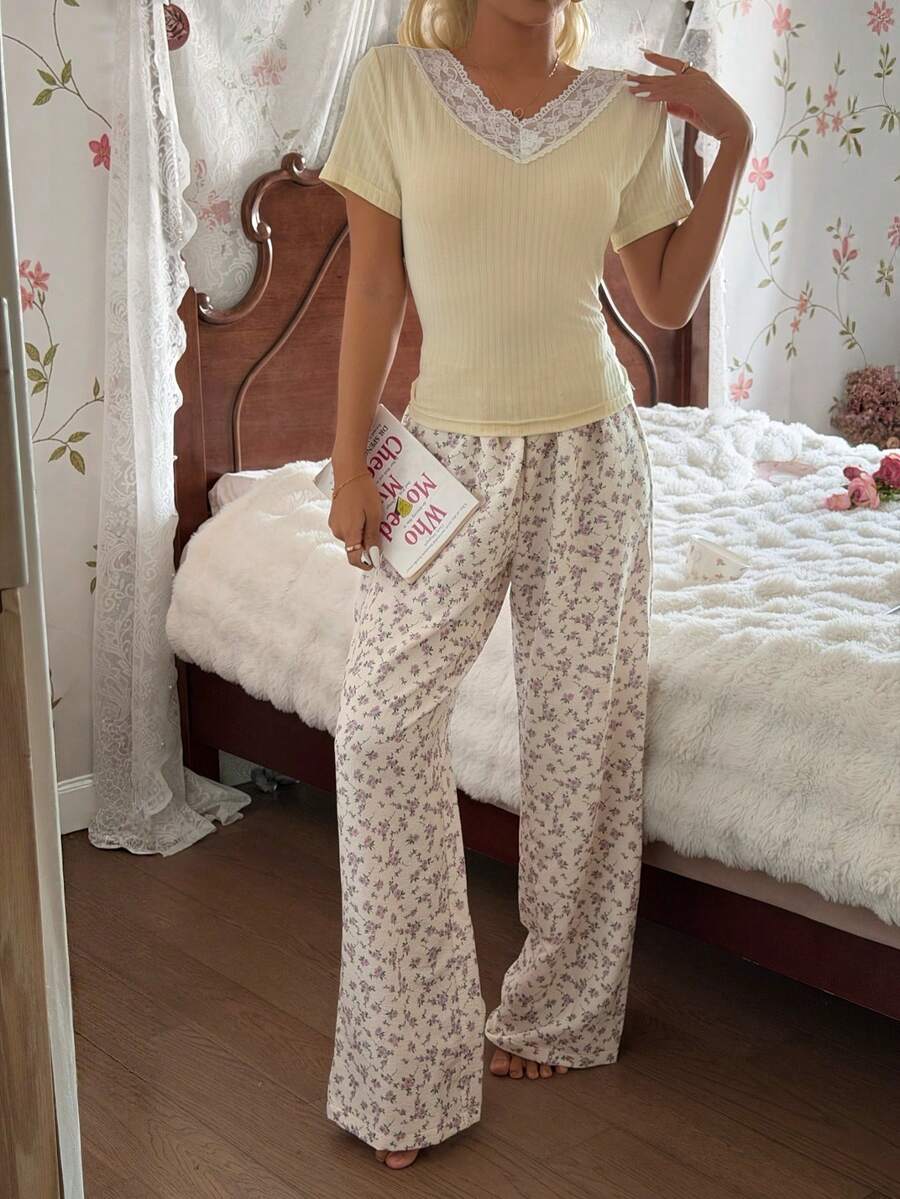 SHEIN CottageSlumber طقم قطعتين بطبعة زهور من توب بأكمام قصيرة وبنطلون