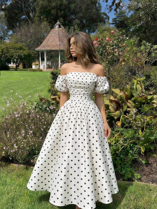 SHEIN MOD فستان أبيض بأكمام منتفخة وكتف مكشوف بنقشة نقاط فينتاج
