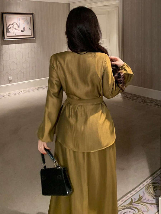 SHEIN DAZY طقم من قطعتين ببلوزة بأكمام طويلة وتنورة بخصر ملتوي