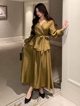 SHEIN DAZY طقم من قطعتين بلوزة بأكمام طويلة وتنورة بخصر ملتوي
