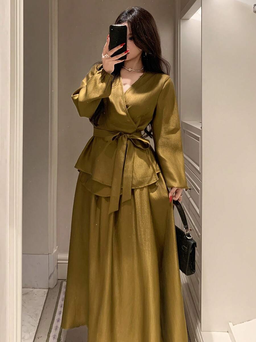 SHEIN DAZY طقم من قطعتين ببلوزة بأكمام طويلة وتنورة بخصر ملتوي