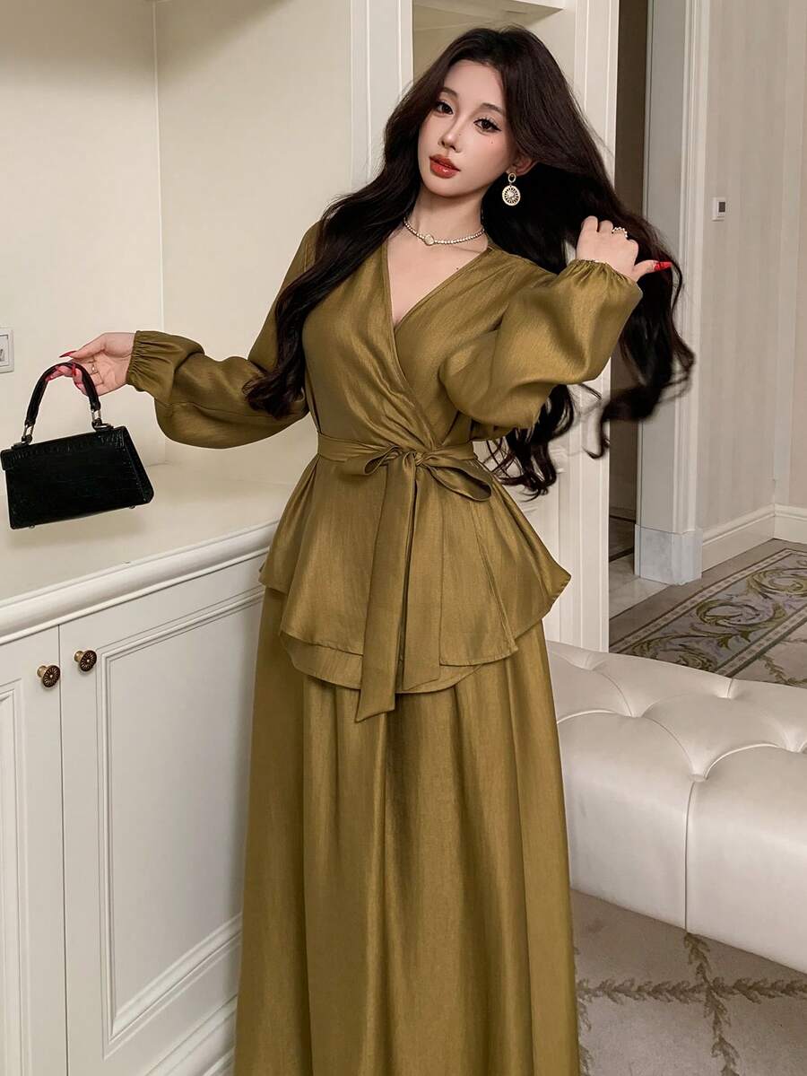 SHEIN DAZY طقم من قطعتين ببلوزة بأكمام طويلة وتنورة بخصر ملتوي