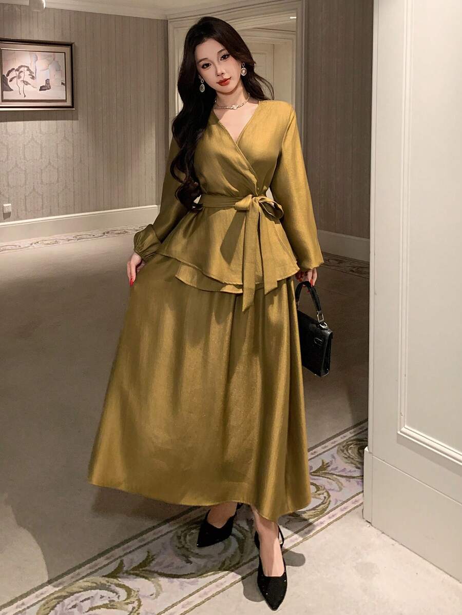 SHEIN DAZY طقم من قطعتين ببلوزة بأكمام طويلة وتنورة بخصر ملتوي