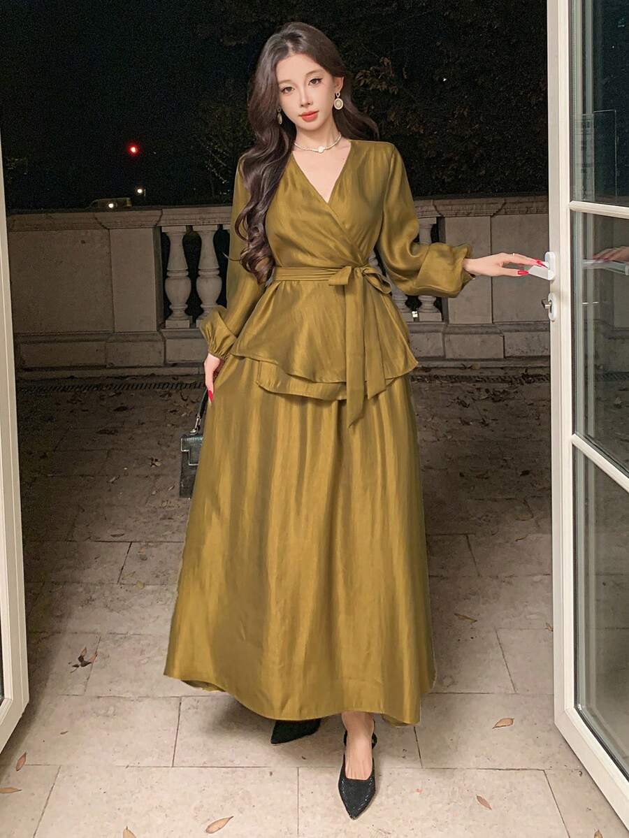 SHEIN DAZY طقم من قطعتين ببلوزة بأكمام طويلة وتنورة بخصر ملتوي