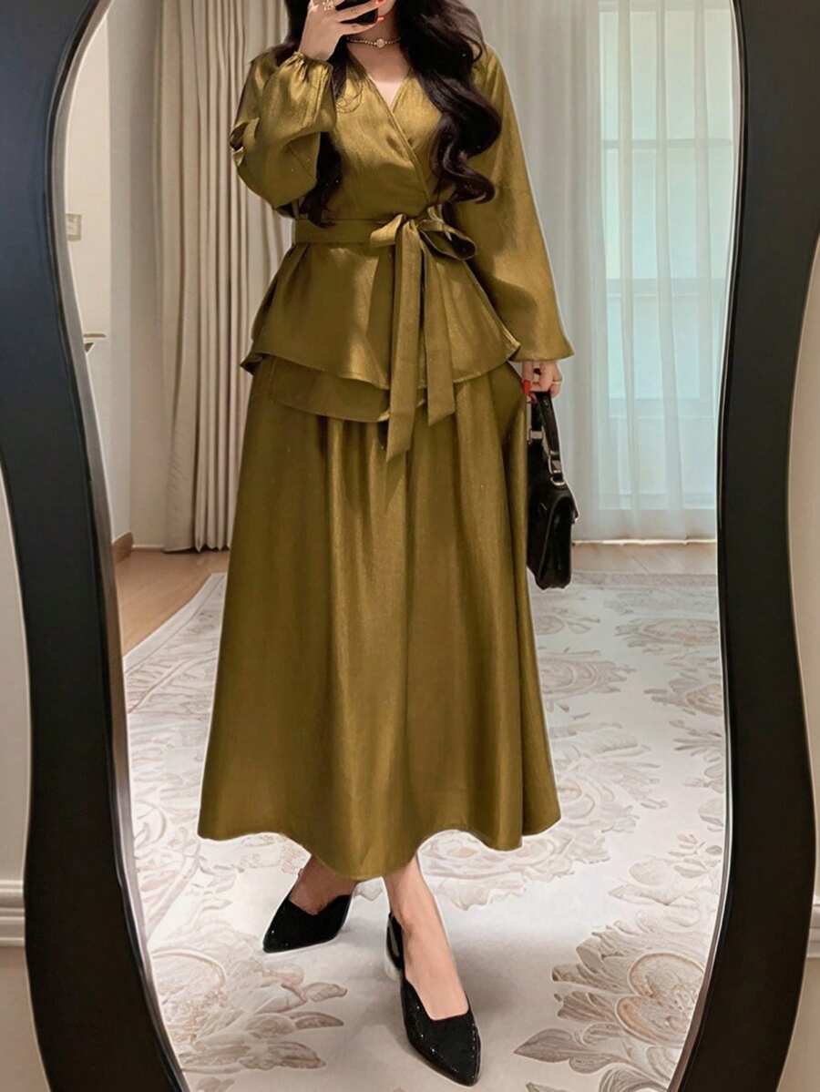 SHEIN DAZY طقم من قطعتين ببلوزة بأكمام طويلة وتنورة بخصر ملتوي