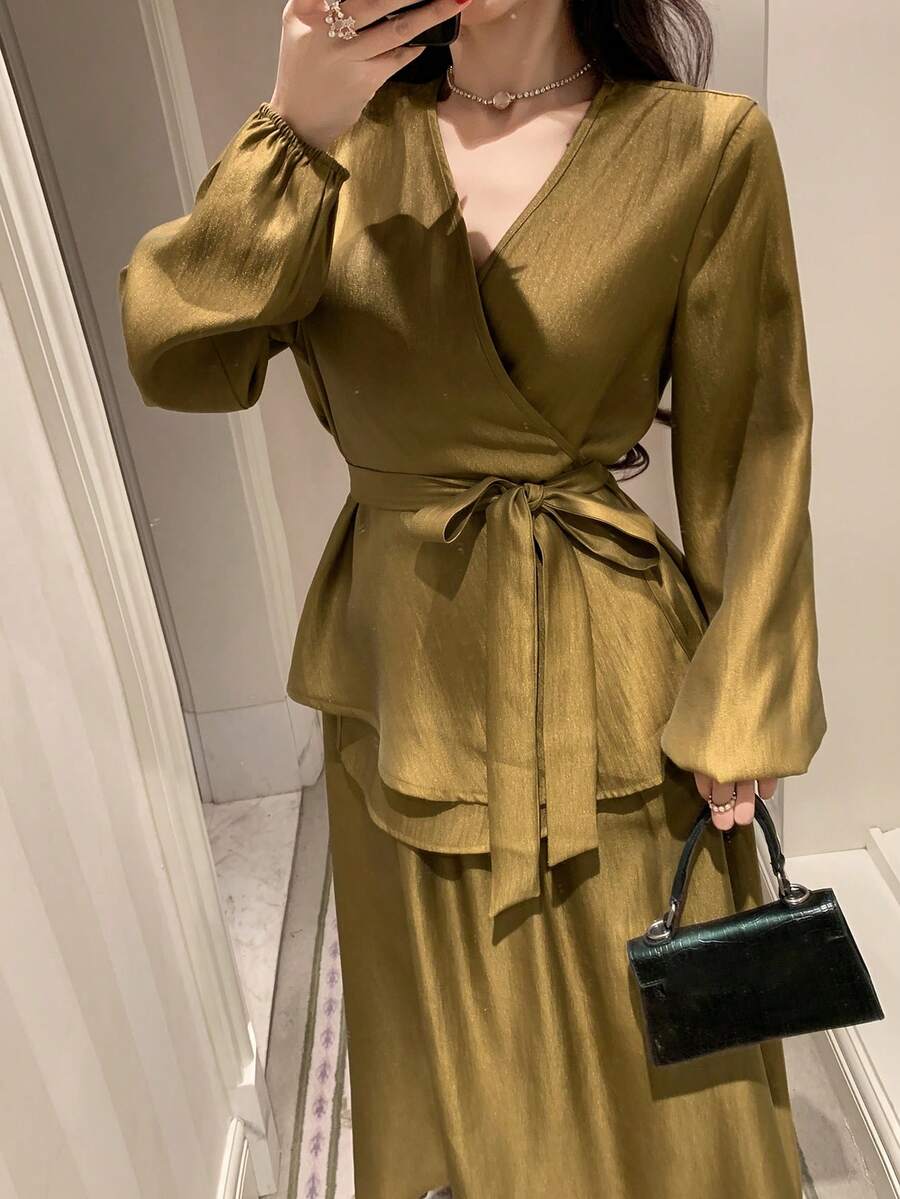 SHEIN DAZY طقم من قطعتين ببلوزة بأكمام طويلة وتنورة بخصر ملتوي