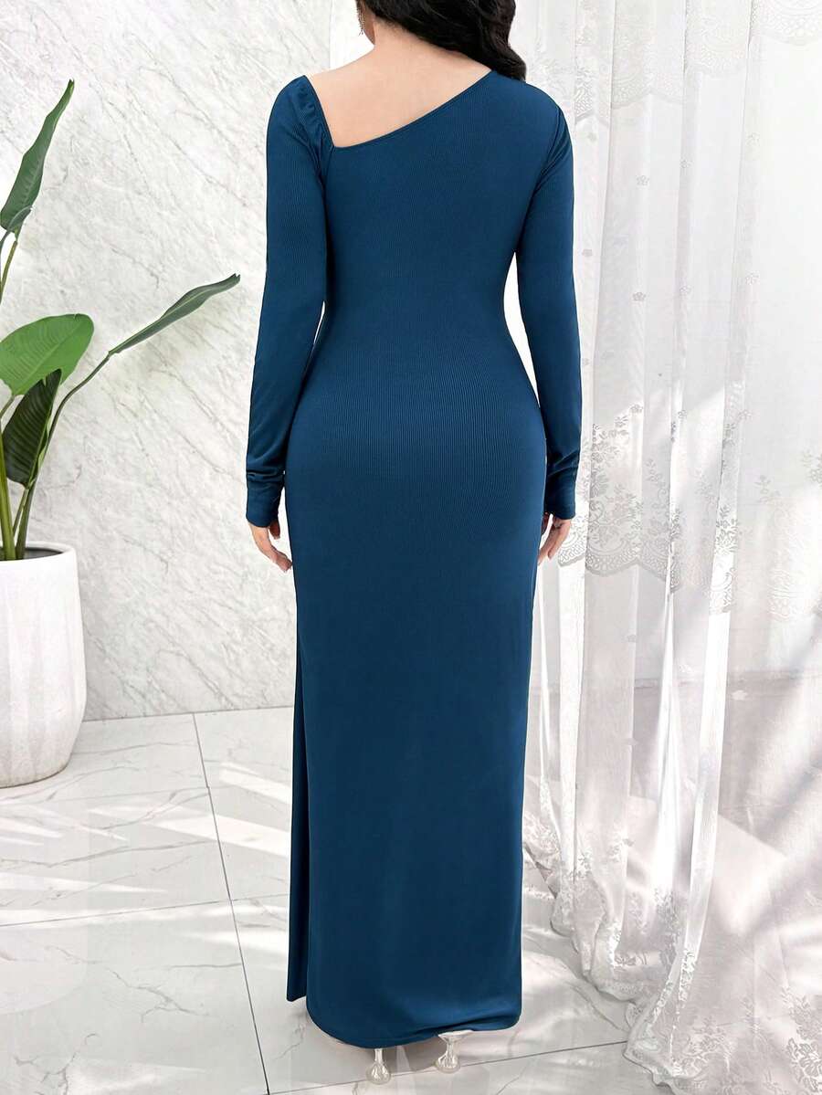 SHEIN Modelyn فستان أزرق محبوك بياقة غير متماثلة وأكمام طويلة