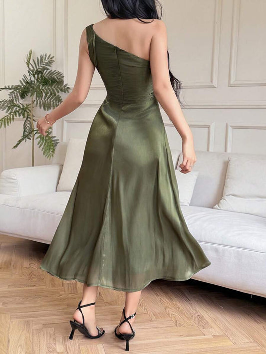 SHEIN فستان متوسط الطول بلون أخضر بياقة غير متماثلة بدون أكمام