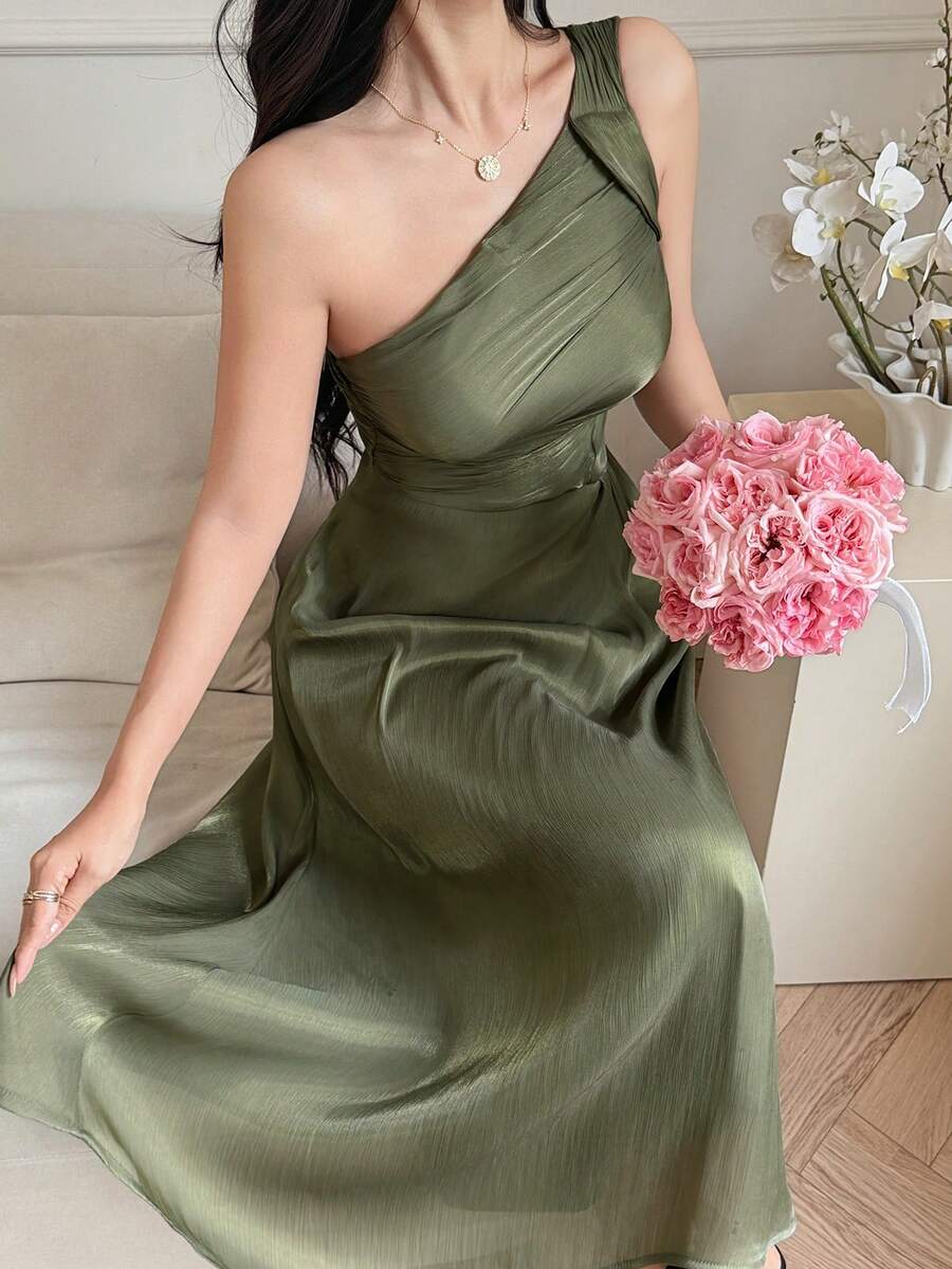 SHEIN فستان متوسط الطول بلون أخضر بياقة غير متماثلة بدون أكمام