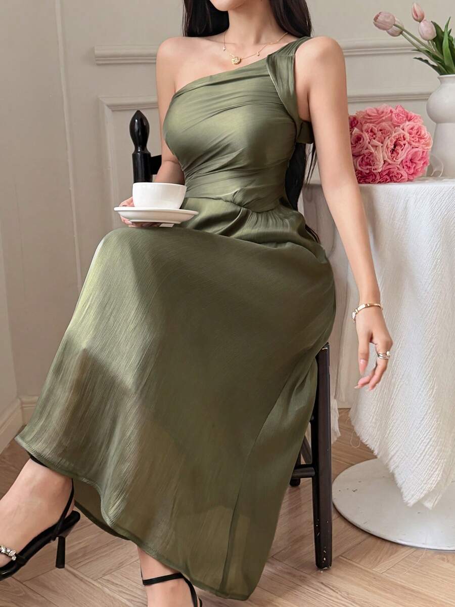 SHEIN فستان متوسط الطول بلون أخضر بياقة غير متماثلة بدون أكمام