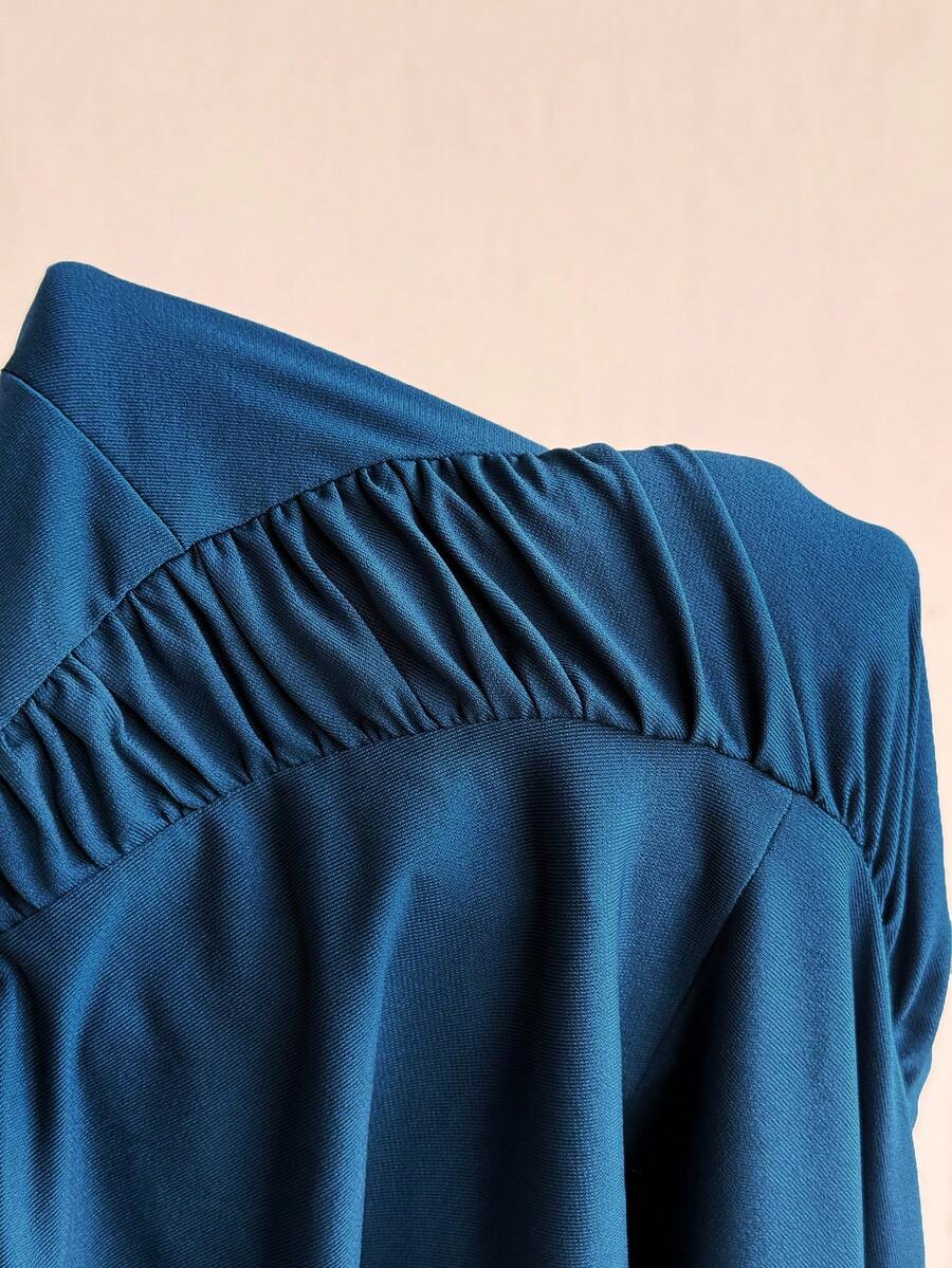 SHEIN Modelyn فستان أزرق بياقة ماندرين بدون أكمام بقصة ضيقة مطوية