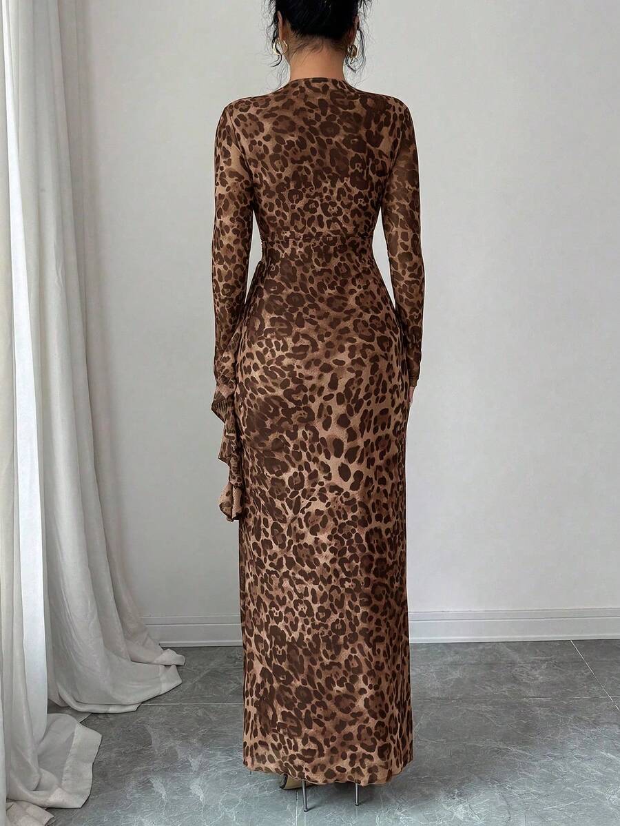 SHEIN Elenzga فستان ماكسي بطبعة نمر وتصميم مطوي