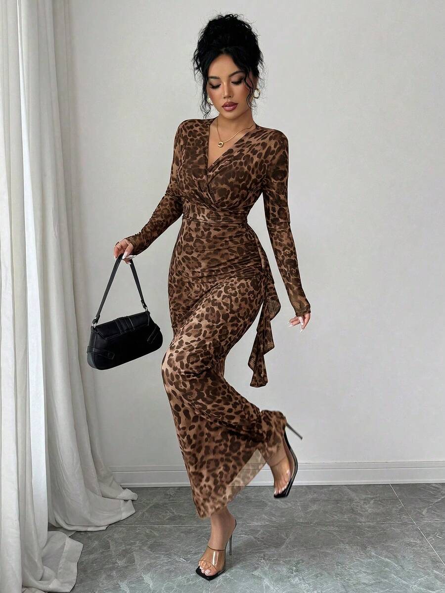 SHEIN Elenzga فستان ماكسي بطبعة نمر وتصميم مطوي