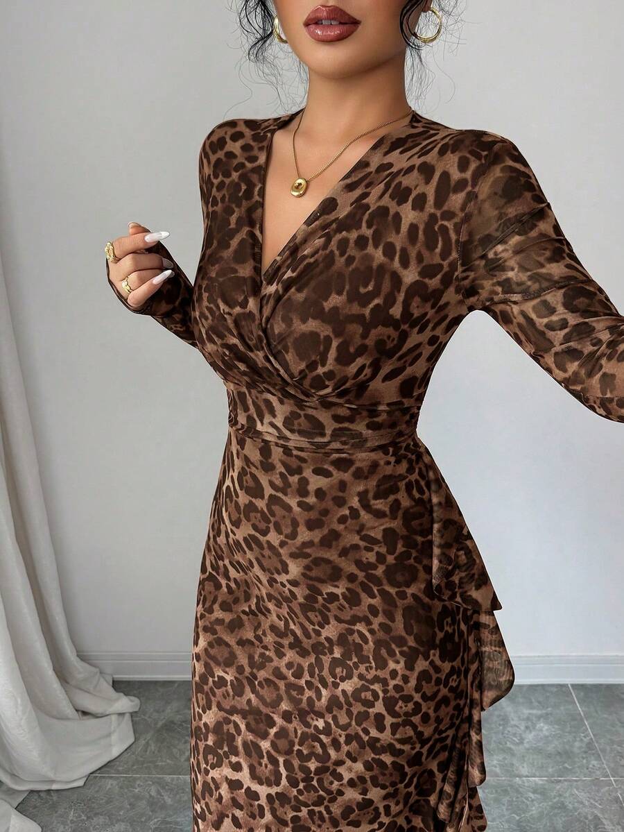 SHEIN Elenzga فستان ماكسي بطبعة نمر وتصميم مطوي