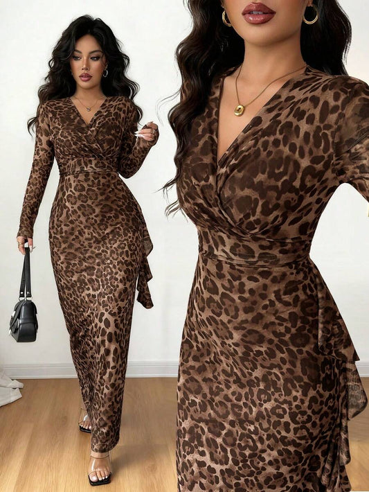 SHEIN Elenzga فستان ماكسي بطبعة نمر وتصميم مطوي