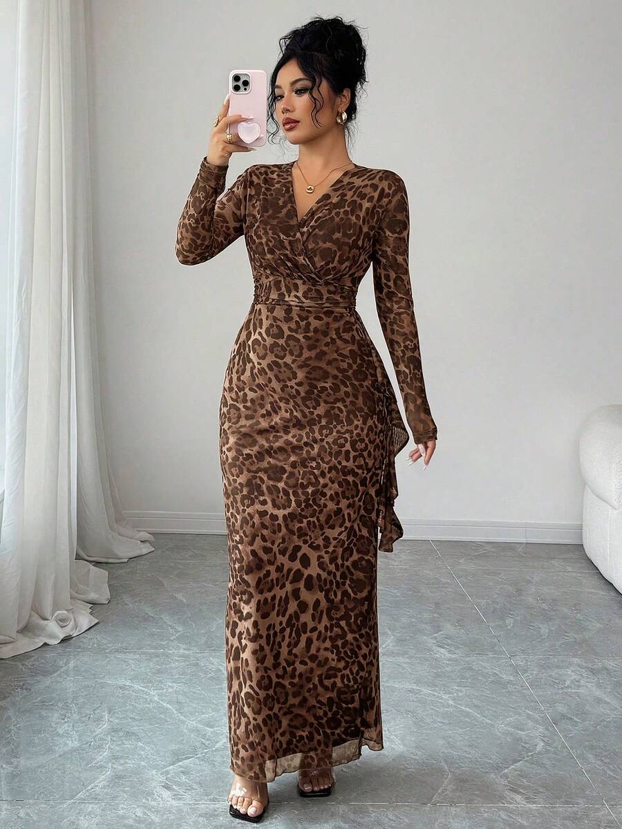 SHEIN Elenzga فستان ماكسي بطبعة نمر وتصميم مطوي