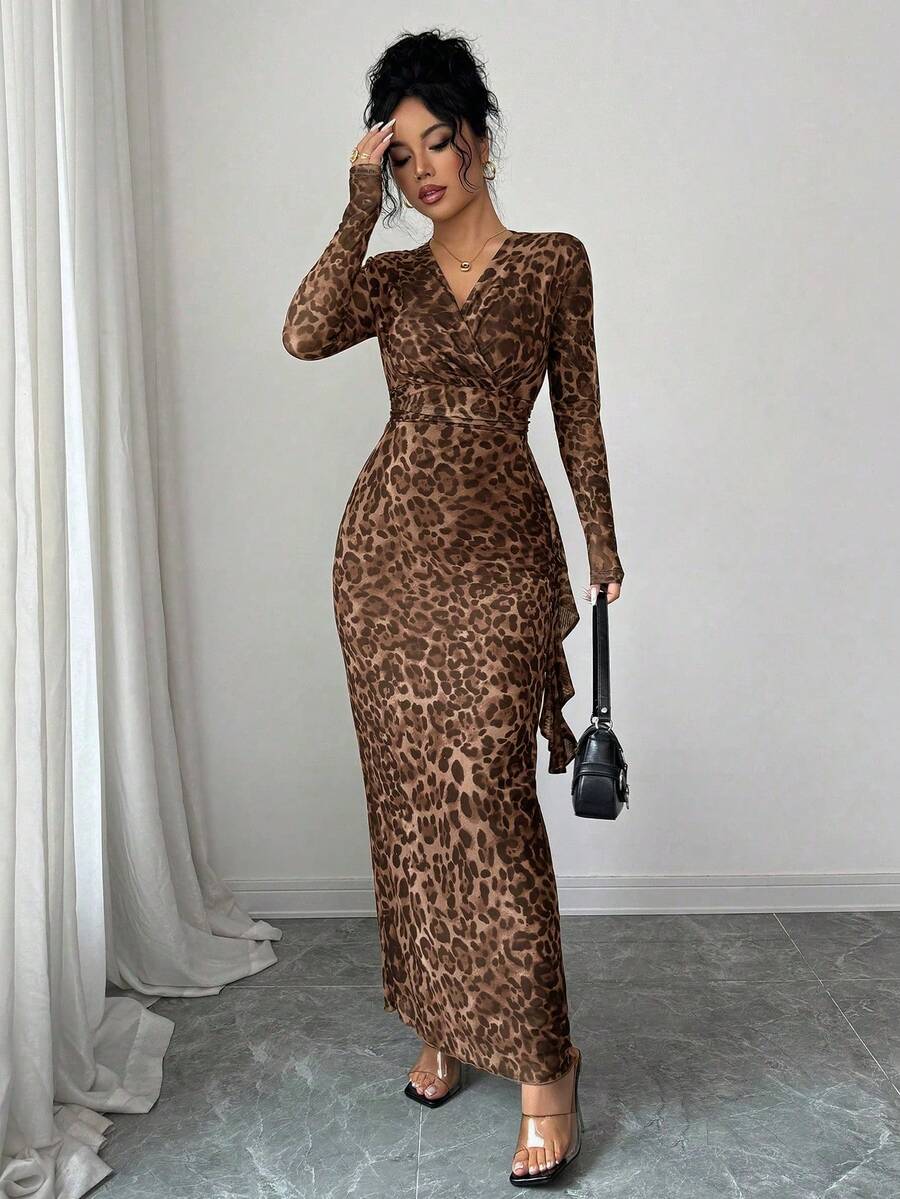 SHEIN Elenzga فستان ماكسي بطبعة نمر وتصميم مطوي