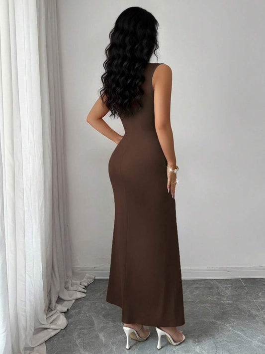 SHEIN Rafferiza فستان بني برقبة عالية بتصميم مطوي مرن مزين باللؤلؤ
