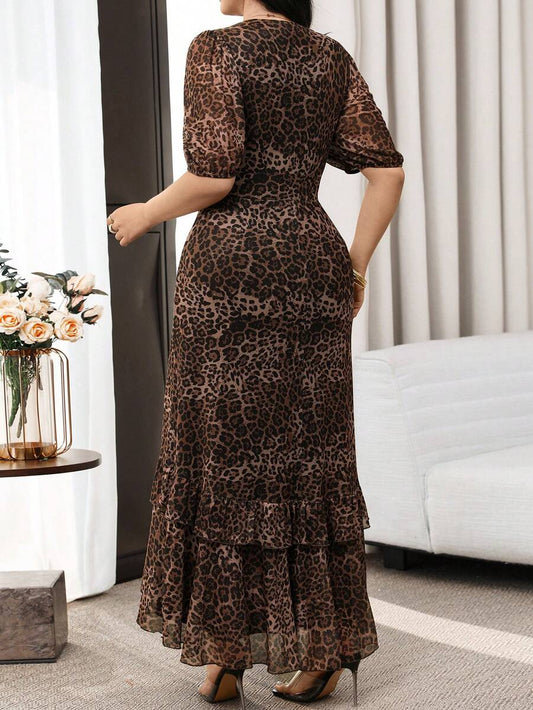 SHEIN Modelyn فستان للمقاسات الكبيرة بطبعة نمر مع كشكشة بالذيل