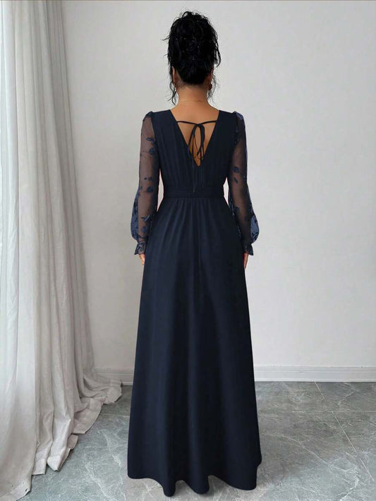 SHEIN Elenzya فستان أنيق بياقة عميقة وتطريز دانتيل وشق جانبي