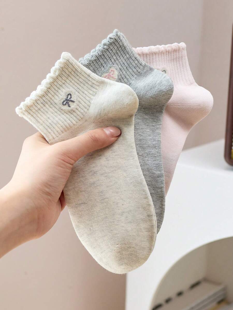 SHEIN جوارب كاحلية بنقشة قلب وفيونكة قابلة للتنفس للنساء