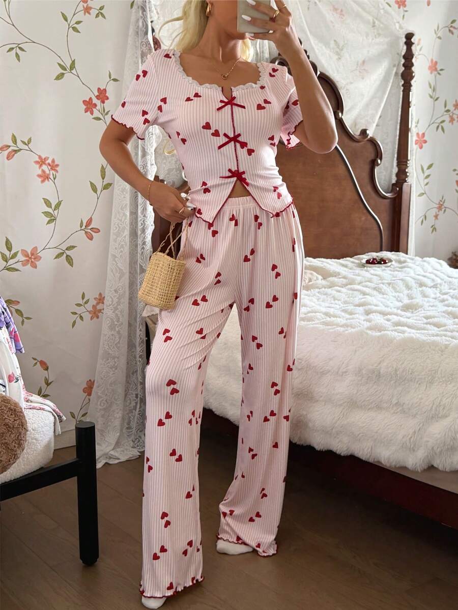 SHEIN طقم بيجامة قطعتين بنقشة قلب مخطط بملمس محبوك