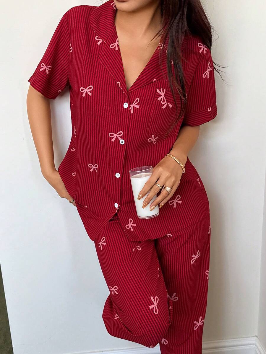 SHEIN طقم بيجامة قصير الأكمام بطبعة فيونكة مخططة