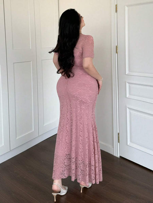 SHEIN Vibekara فستان وردي للمقاسات الكبيرة مزين بكشكشة مزين بالدانتيل