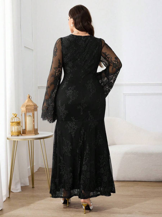 SHEIN Modelyn فستان أسود مقاس كبير بأكمام طويلة من الدانتيل