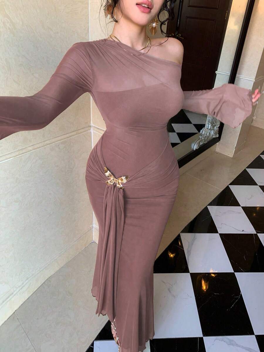SHEIN DAZY فستان مطوي بلون وردي بزخرفة فراشة
