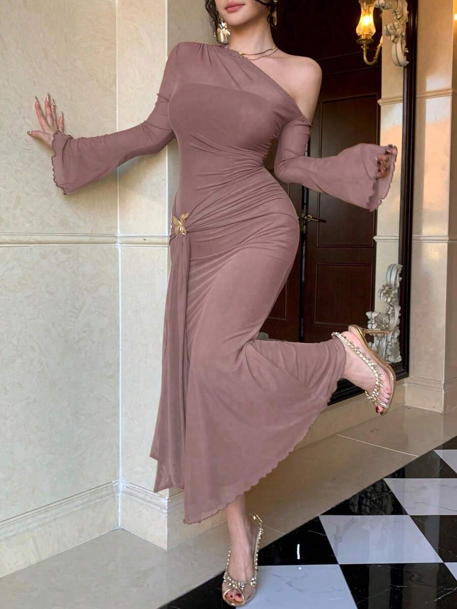 SHEIN DAZY فستان مطوي بلون وردي بزخرفة فراشة