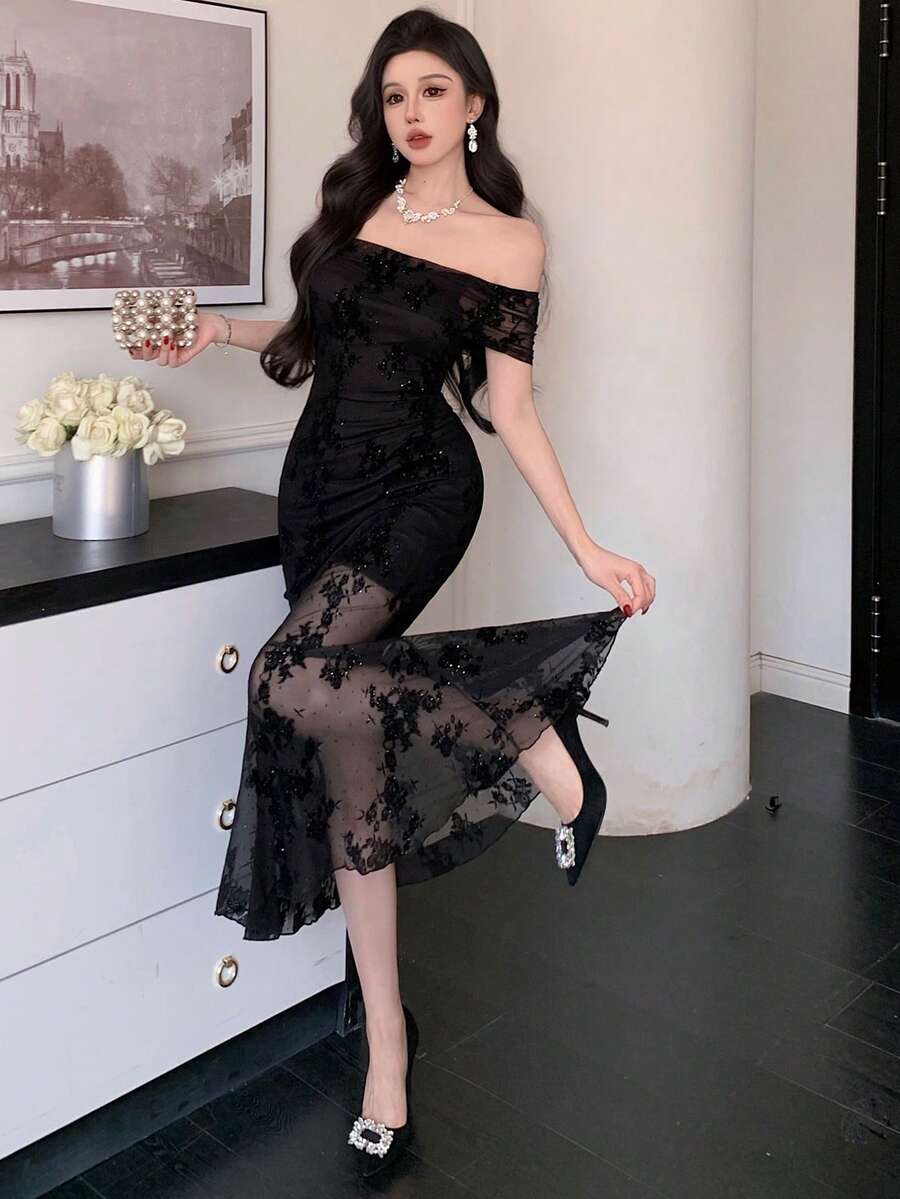 SHEIN DAZY فستان أسود بطبعة زهور وشبك وكشكشة
