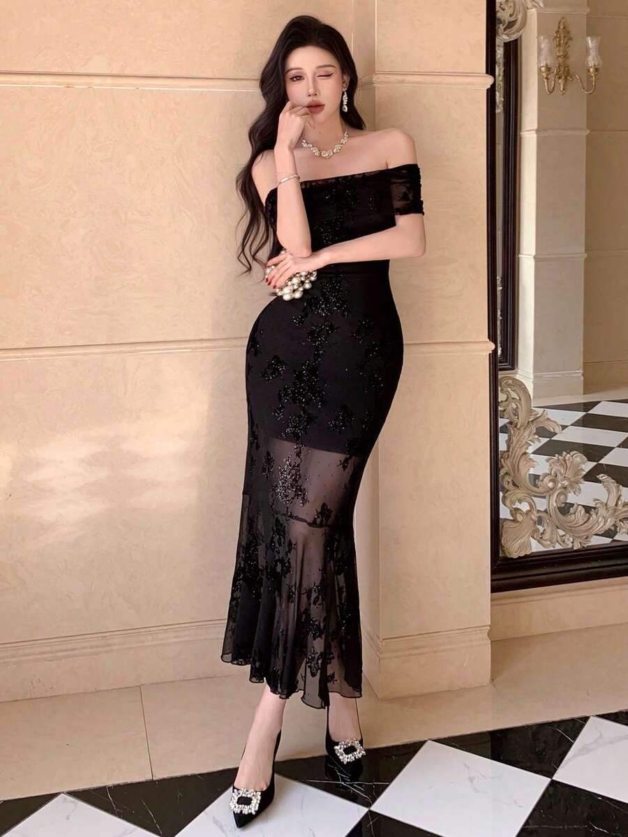 SHEIN DAZY فستان أسود بطبعة زهور وشبك وكشكشة