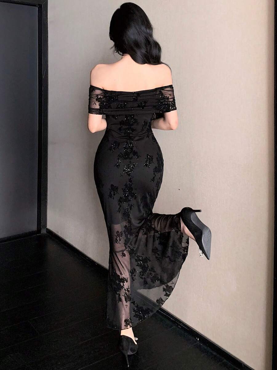 SHEIN DAZY فستان أسود بطبعة زهور وشبك وكشكشة