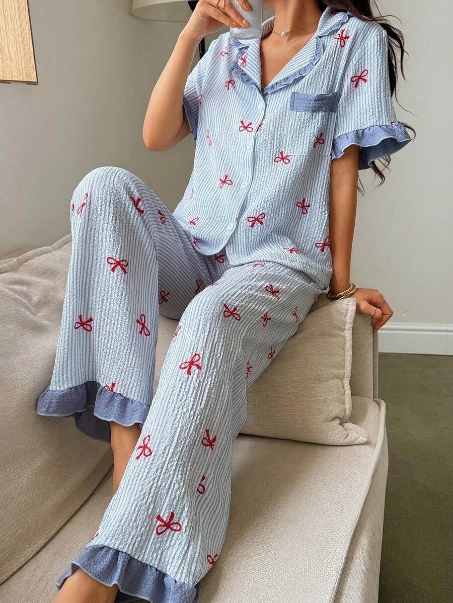 SHEIN بيجامة قصيرة الأكمام بطبعة فيونكة وخطوط زرقاء