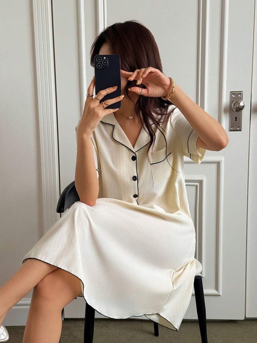 SHEIN Napfluff فستان نوم قصير الأكمام مخطط وسادة بلون مشمشي بجيب أمامي