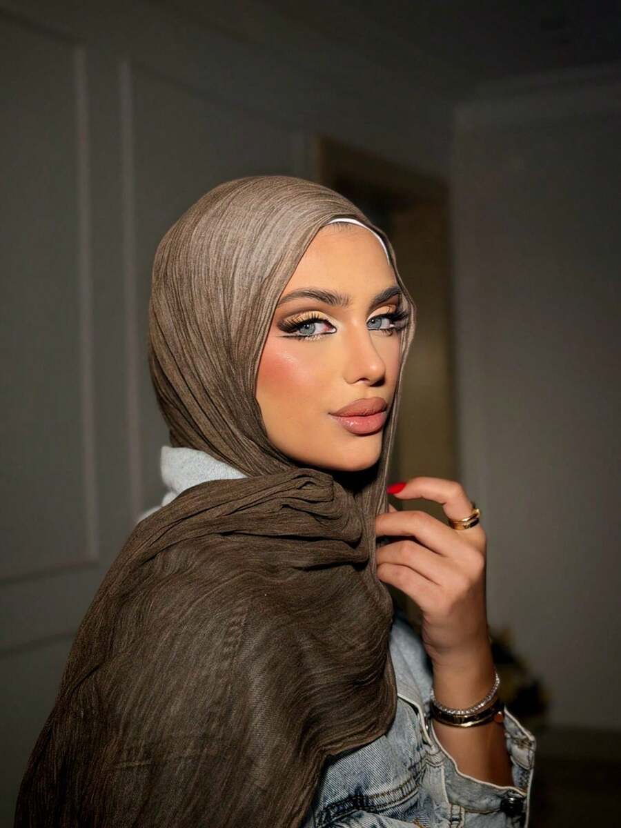 SHEIN حجاب نسائي خفيف ومجعد بلون قهوة بني