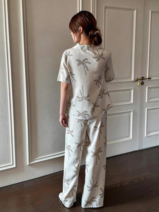 SHEIN Napfluff بيجامة نسائية قصيرة الأكمام بطبعة زهرية بياقة واسعة