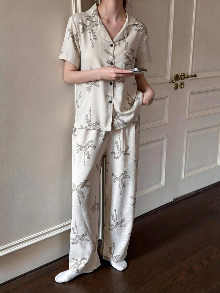 SHEIN Napfluff بيجامة نسائية قصيرة الأكمام بطبعة زهرية بياقة واسعة