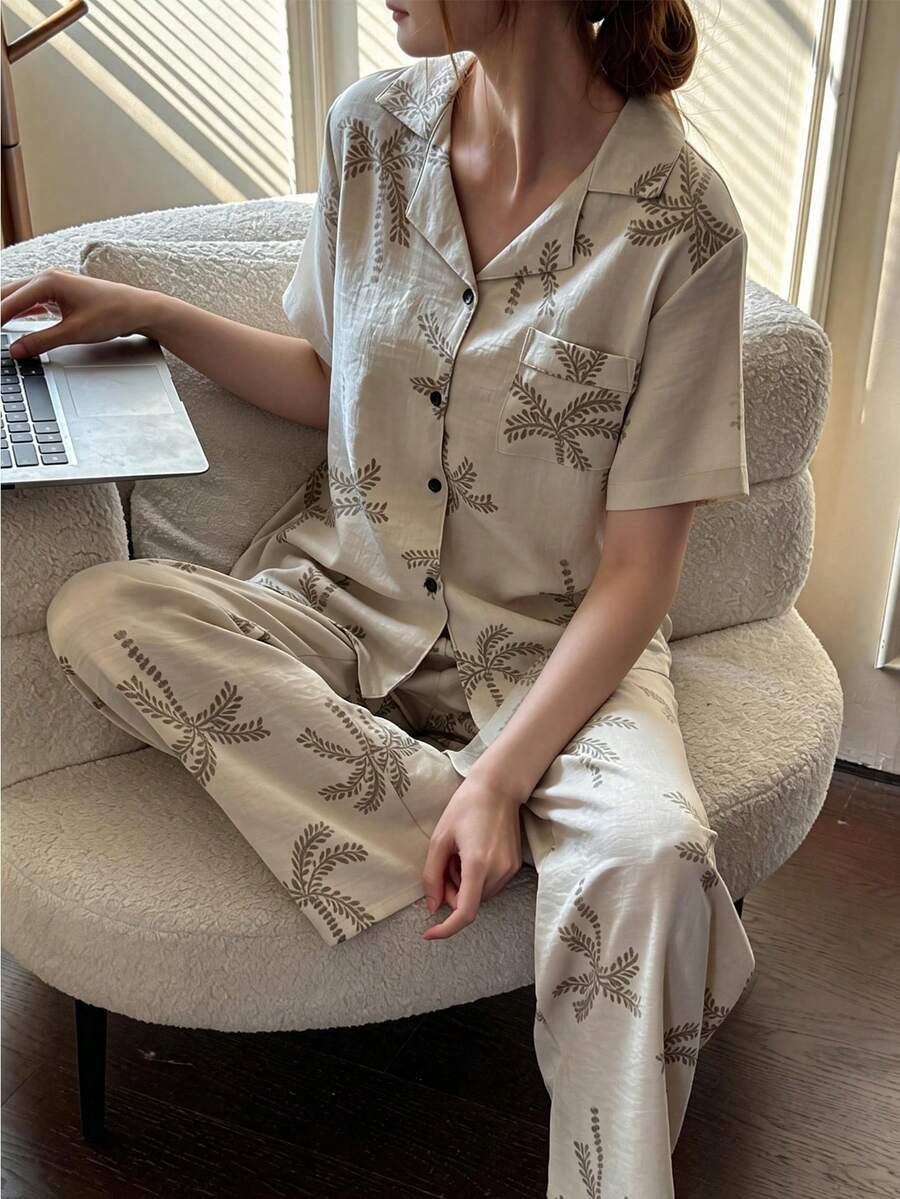 SHEIN Napfluff بيجامة نسائية قصيرة الأكمام بطبعة زهرية بياقة واسعة