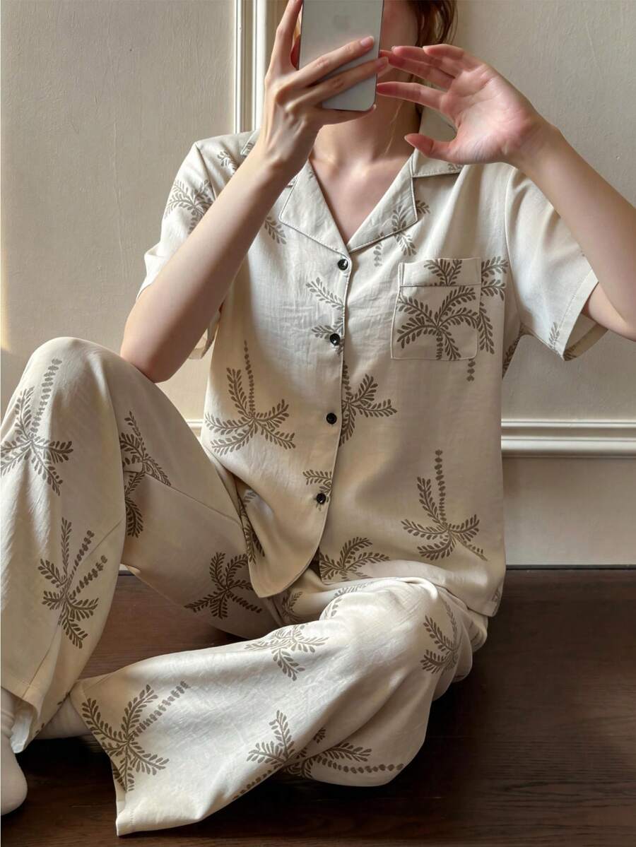SHEIN Napfluff بيجامة نسائية قصيرة الأكمام بطبعة زهرية بياقة واسعة