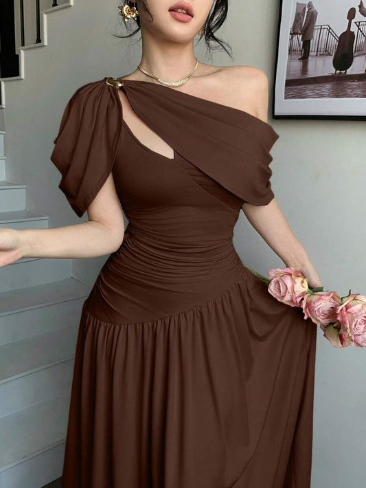SHEIN فستان بني طويل مطوي بخصر ضيق