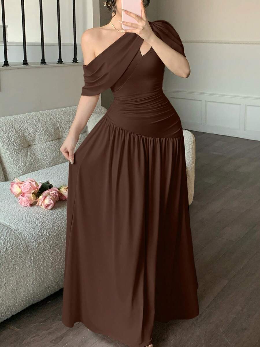 SHEIN فستان بني طويل مطوي بخصر ضيق