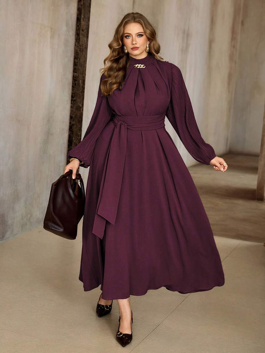 SHEIN Roveilla فستان بلون أحمر بنفسجي للمقاسات الكبيرة بياقة واقفة وربطة خصر