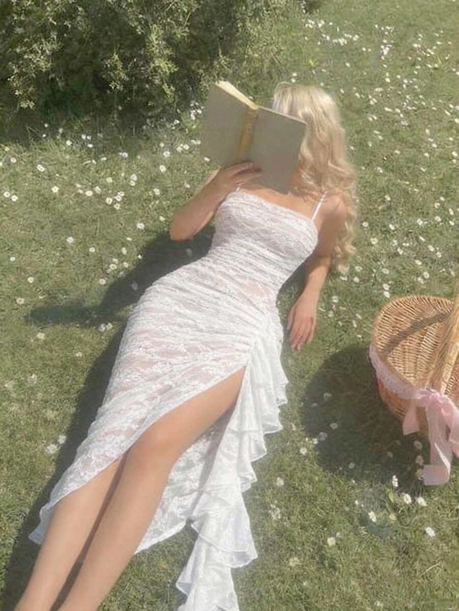 SHEIN MOD فستان أبيض أنيق بشق وشريط دانتيل متباين