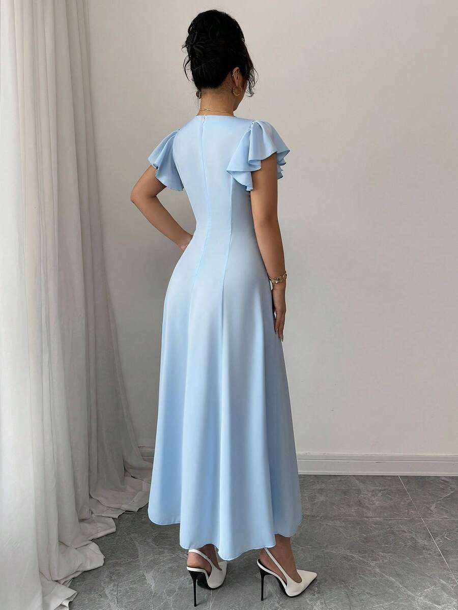 SHEIN LUNE فستان أزرق أنيق برقبة قلب وأكمام قصيرة بقصة ضيقة