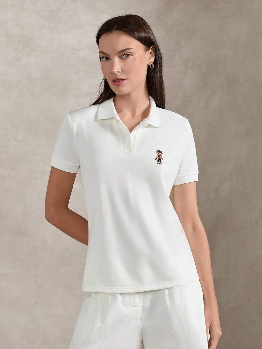 SHEIN Briarwyn تي شيرت بولو أبيض بأكمام قصيرة وتطريز دب