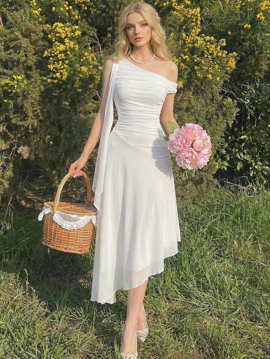SHEIN MOD فستان أبيض متوسط الطول غير متماثل مع إبزيم معدني
