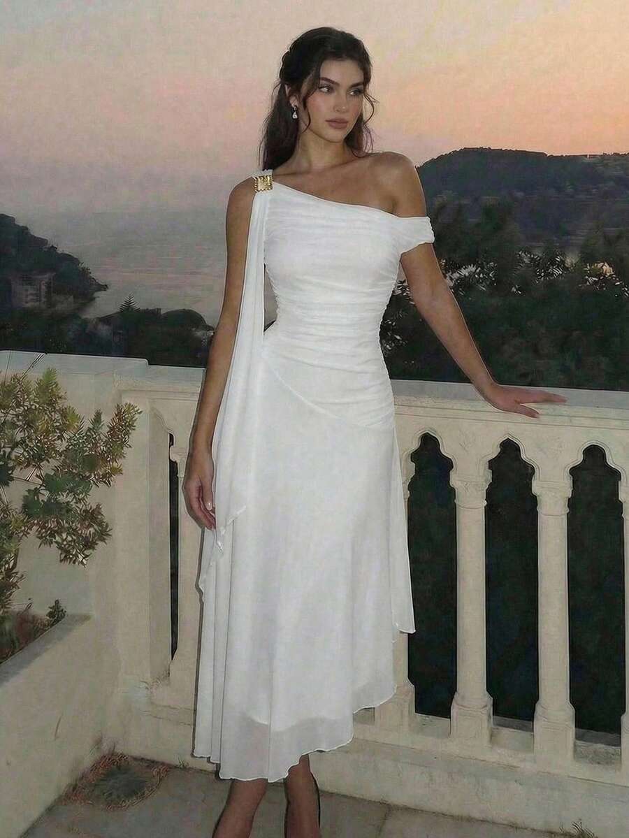SHEIN MOD فستان أبيض متوسط الطول غير متماثل مع إبزيم معدني